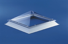 lichtkoepels acrylaat pyramide vorm